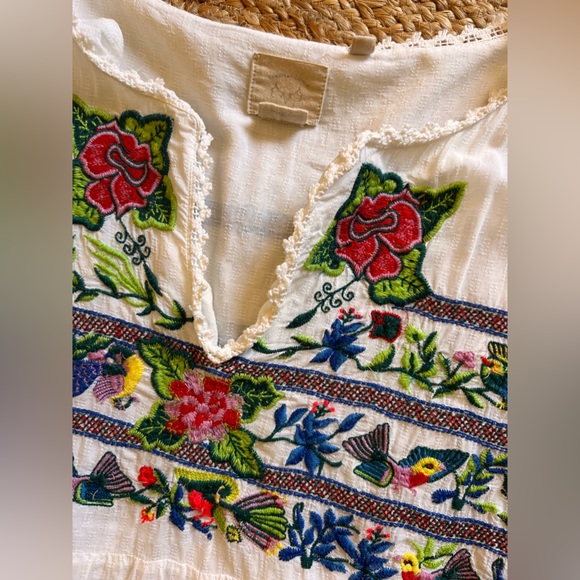 ANTHROPOLOGIE SHORT SLEEVE EMBROIDERED BLOUSE GORGEOUS SIZE 10 BUT FITS LIKE 6/8 - Picture 2 of 2
